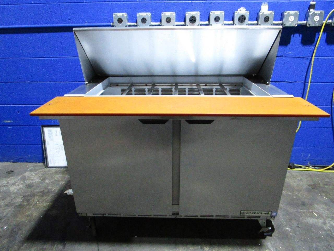 Beverage air sandwich prep table