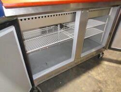 Beverage Air Sandwich Prep Table Untuk Kesegaran Optimal